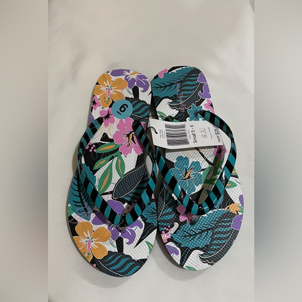 Vera Bradley flip flops